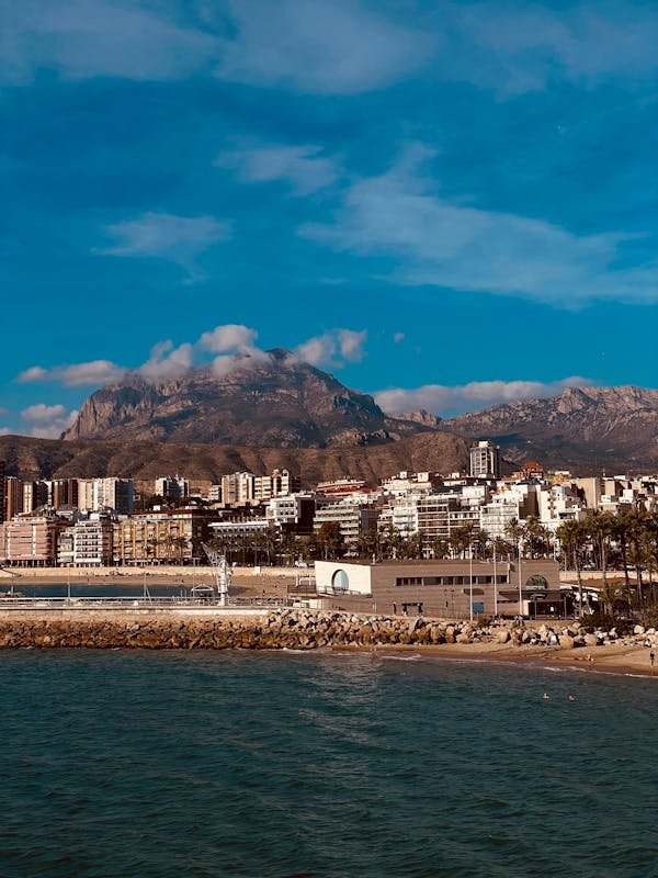 Vivre à alicante : le guide pour une vie méditerranéenne idéale